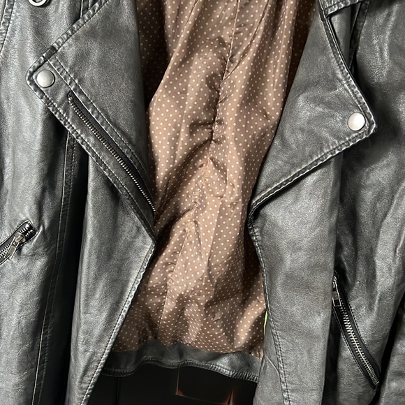 Thread & Supply leather jacket!🤎 - Picture 11 of 11